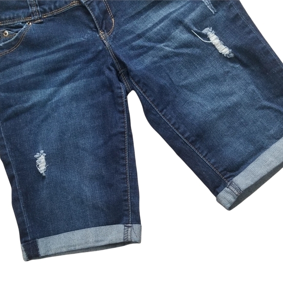 YMI Wanna Betta Butt Dark Wash 3-Button Cuffed Denim Bermuda Shorts Size 3. - Picture 5 of 8